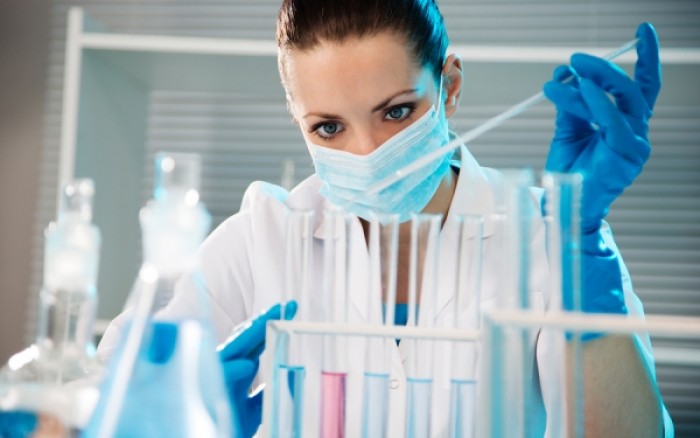 Σε 6 μήνες θα είναι διαθέσιμα 3 εμβόλια για τον Έμπολα