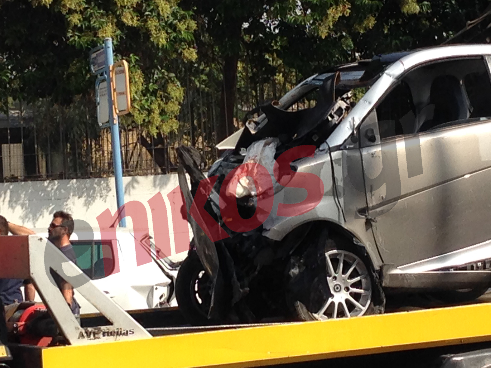 ΦΩΤΟ-Νεκρός και ο οδηγός της μηχανής από την τραγωδία στην Π.Ράλλη