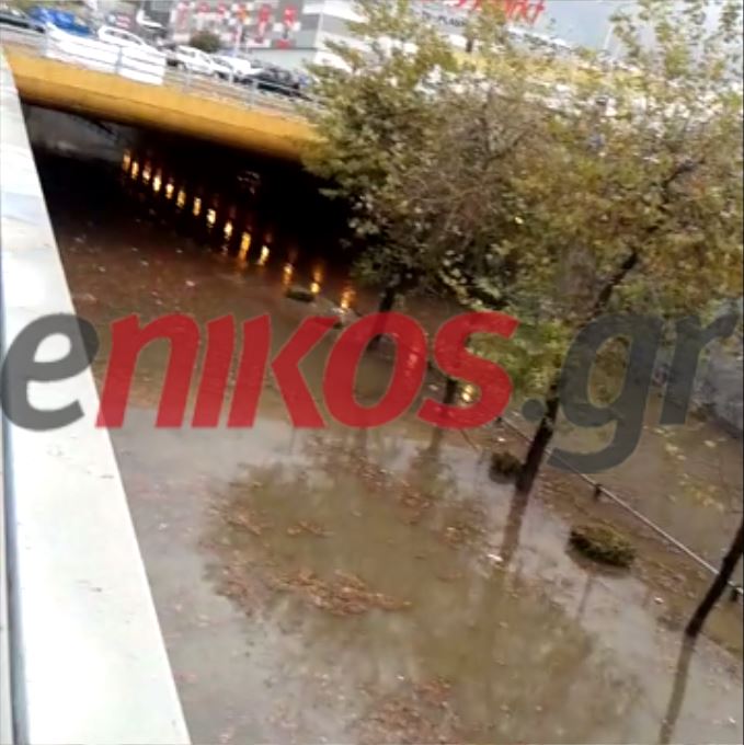 ΦΩΤΟ-Πλάνα από την πλημμυρισμένη υπόγεια διάβαση στη λ. Αθηνών