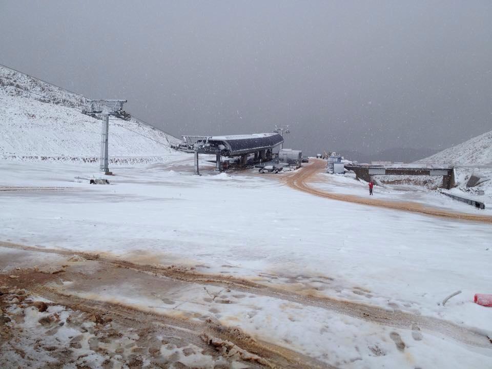 ΦΩΤΟ-Στα λευκά και ο Παρνασσός