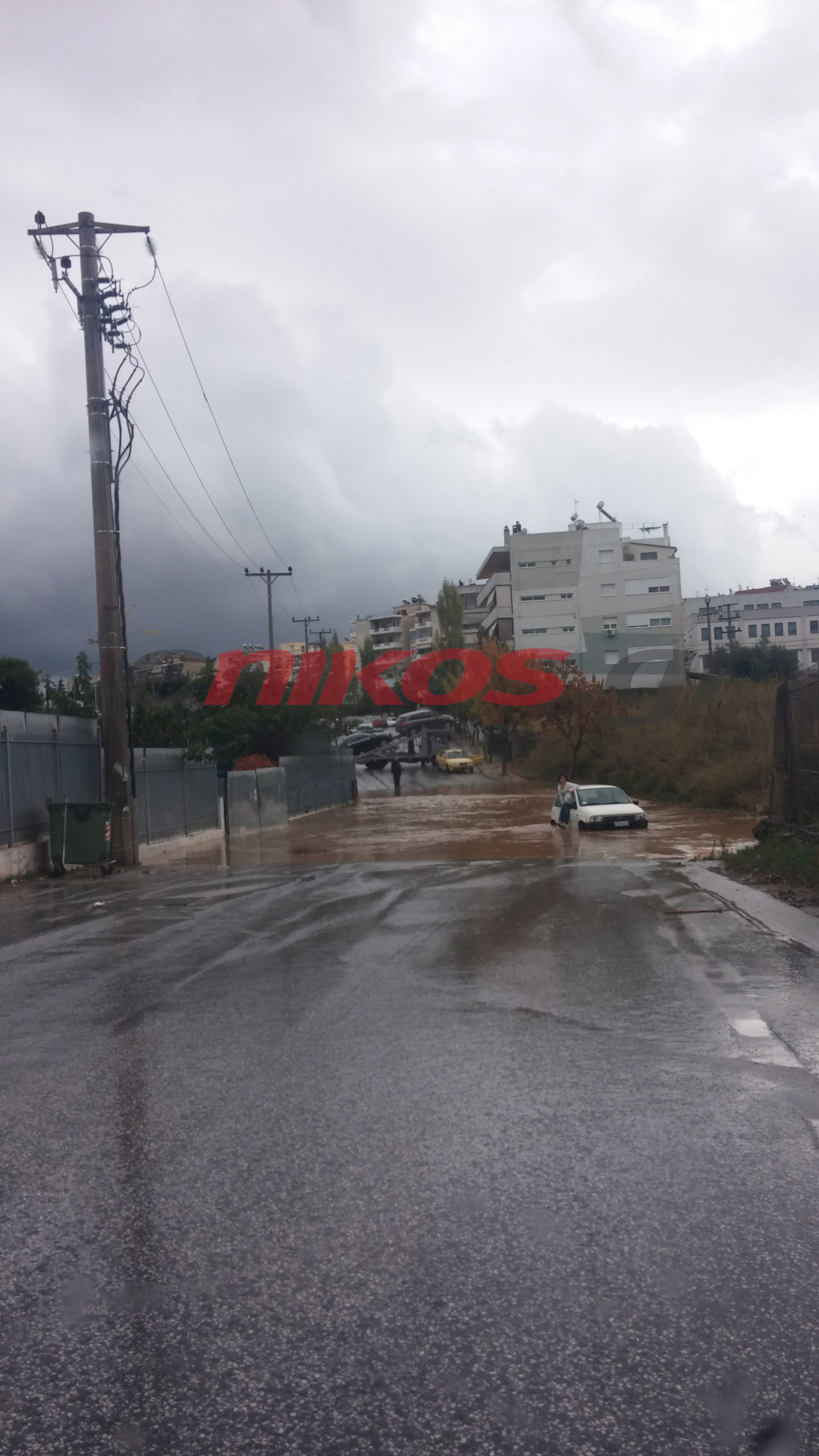 ΦΩΤΟ-Εγκλωβισμένη οδηγός στη Μεταμόρφωση