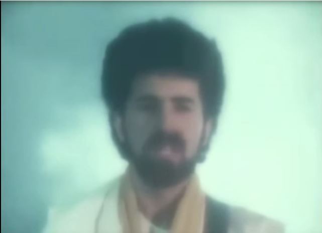 ΒΙΝΤΕΟ-Ποιος είναι ο γνωστός Έλληνας τραγουδιστής που “ροκάρει”;