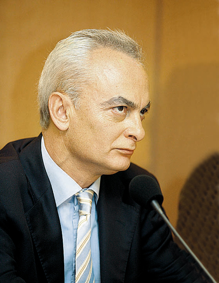 “Έφυγε” ο δημοσιογράφος Τριαντάφυλλος Δραβαλιάρης