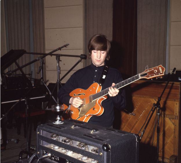 “Στο σφυρί” η κιθάρα του Τζον Λένον