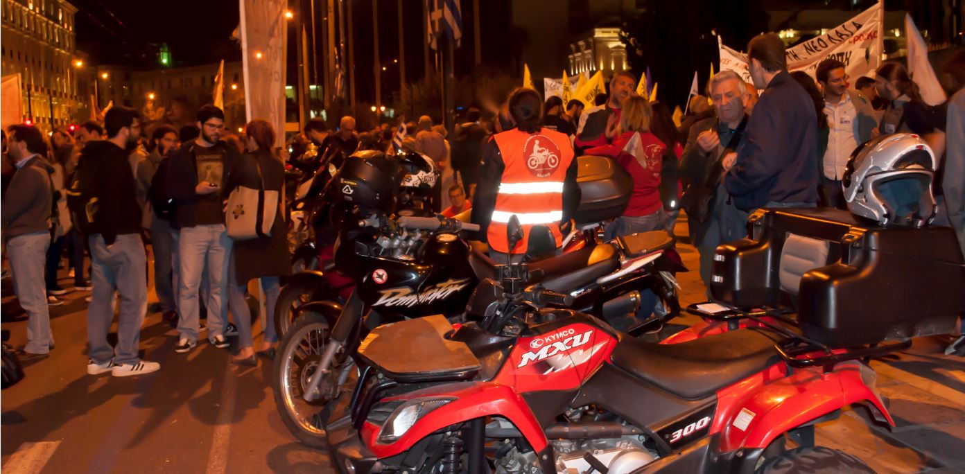 ΤΩΡΑ-ΦΩΤΟ-Οι Αγανακτισμένοι Μοτοσικλετιστές στο Σύνταγμα