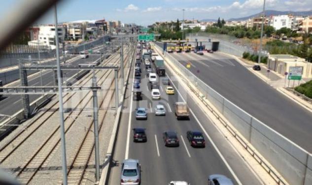 ΤΩΡΑ-Κυκλοφοριακό “μπλακ άουτ” στην Αττική οδό