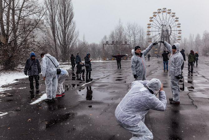 ΦΩΤΟ-«Πυρηνικοί» τουρίστες στο Τσέρνομπιλ