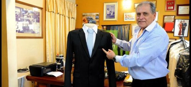 Σχεδιάζει κοστούμια χωρίς τσέπες για την καταπολέμηση διαφθοράς