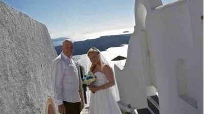 Σαντορίνη-Παρκούρ πάνω από τη νύφη