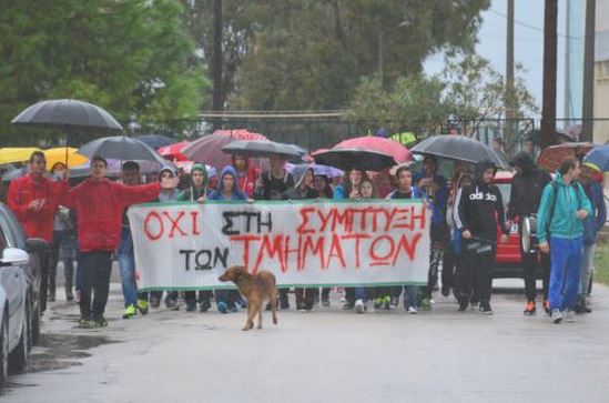 ΦΩΤΟ-Πορεία μαθητών στο Ναύπλιο