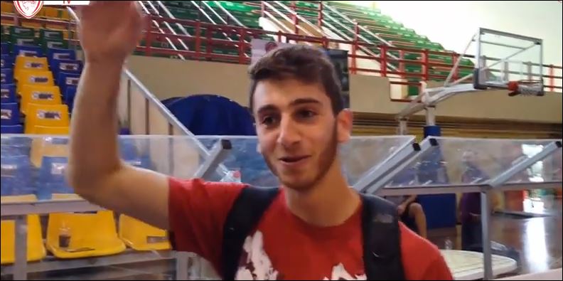 BINTEO-Ο Λιβανέζος πρωταθλητής τραγουδάει τον ύμνο του Ολυμπιακού