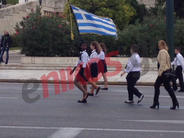 ΦΩΤΟ-Στον άγνωστο στρατιώτη οι μαθητές