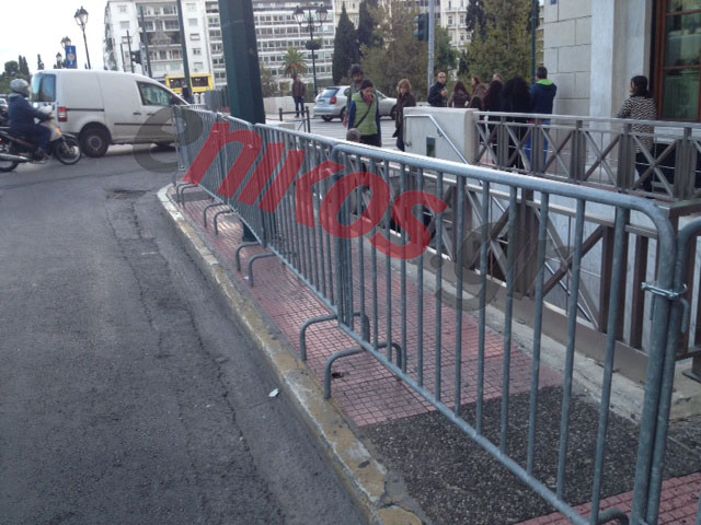 ΦΩΤΟ-“Φρούριο” το Σύνταγμα για την παρέλαση