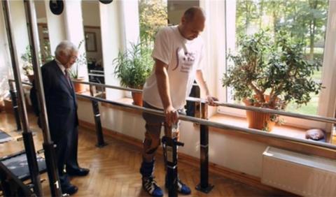 Ιατρικό θαύμα με παράλυτο που περπάτησε