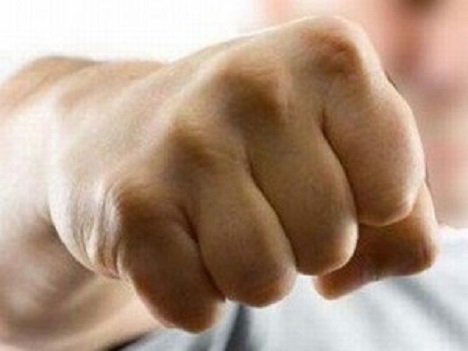 Κρήτη-Τουρίστας γρονθοκόπησε ξεναγό