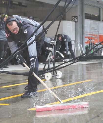 Με αυτοκίνητο ασφαλείας η εκκίνηση στη Σουζούκα