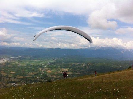 Ιωάννινα-Παρ’ ολίγον τραγωδία με αλεξιπτωτιστή