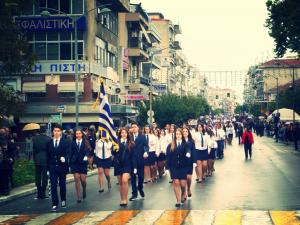 ΦΩΤΟ-Η παρέλαση στα Τρίκαλα