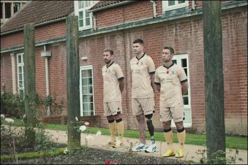 ΦΩΤΟ-Οι φανέλες της Μίλγουολ που θυμίζουν Α’ Παγκόσμιο Πόλεμο