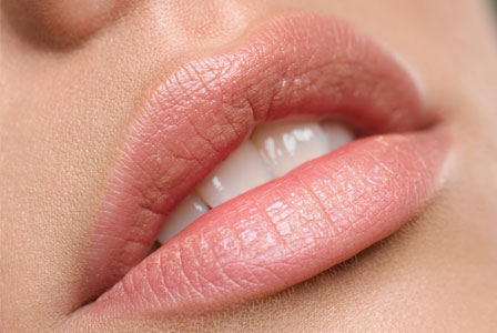 Η νέα μέθοδος για σαρκώδη χείλη που δείχνουν φυσικά