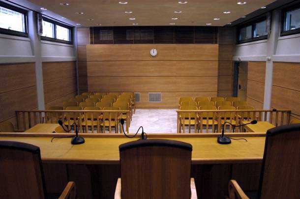 Στο εδώλιο για τον εμπρησμό εμπορικού κέντρου