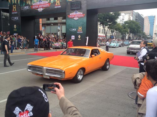 ΒΙΝΤΕΟ-Η μεγαλύτερη «παρέλαση» κλασσικών αυτοκινήτων