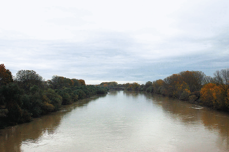 Πέφτει η στάθμη του Έβρου