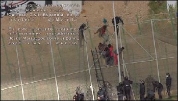 ΒΙΝΤΕΟ-Ισπανοί συνοριοφύλακες ξυλοκοπούν μετανάστη