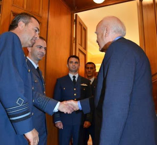 ΦΩΤΟ-Όταν το ΝΑΤΟ βράβευσε τον πιλότο του F16 που συγκλόνισε