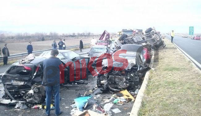 ΒΙΝΤΕΟ-ΦΩΤΟ-Τραγωδία στην Εγνατία-Τέσσερις νεκροί από καραμπόλα