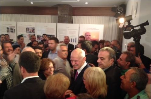 ΦΩΤΟ-Ποιοι βουλευτές είναι στην ομιλία του Παπανδρέου