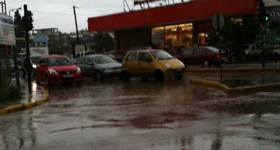 ΦΩΤΟ- Χαλκίδα: Πλημμύρισαν οι δρόμοι