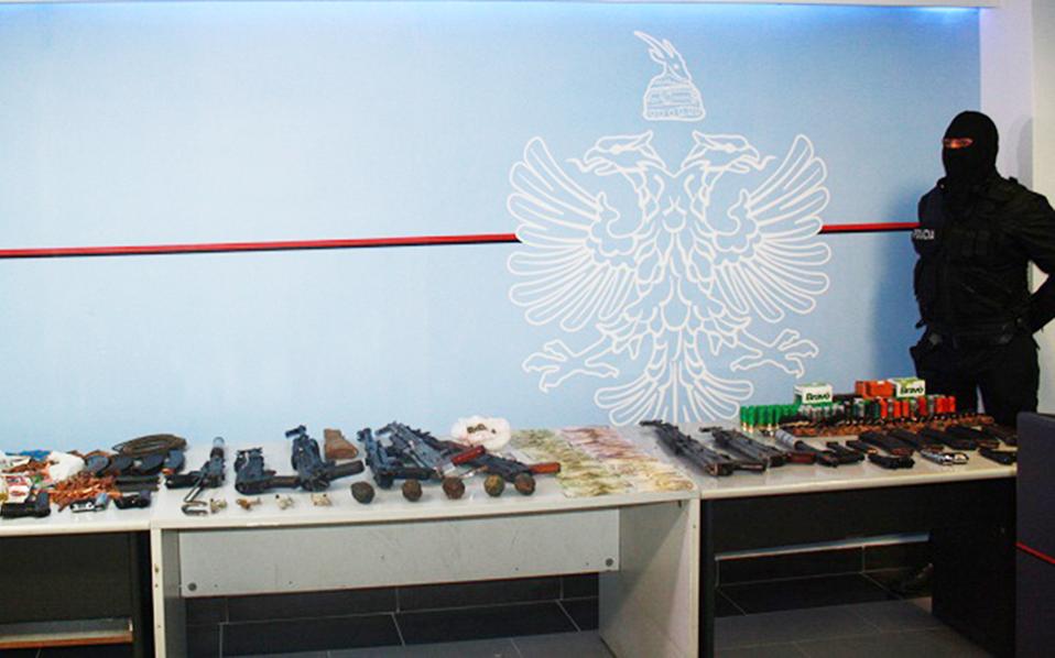 Συνδέουν την Ελλάδα με όπλα για ISIS