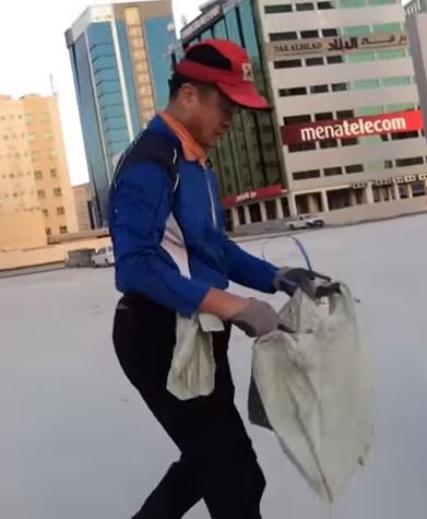 ΒΙΝΤΕΟ-Όταν ένας εκατομμυριούχος μαζεύει τα σκουπίδια