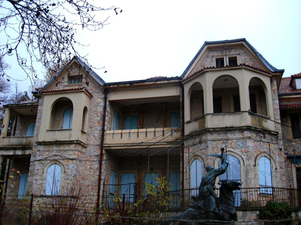 Λεηλατούν το Τατόι της εγκατάλειψης