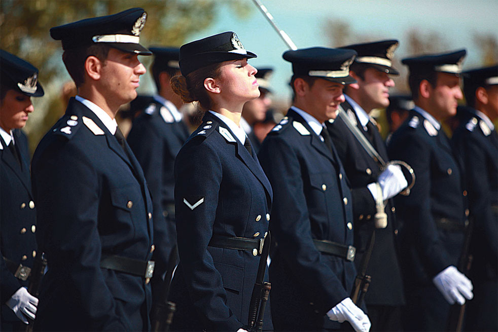 Η ρύθμιση για την καταβολή αναδρομικών-Τι γίνεται με ένστολους, δικαστικούς