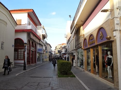 Κλειστά τα περισσότερα καταστήματα στην Πρέβεζα