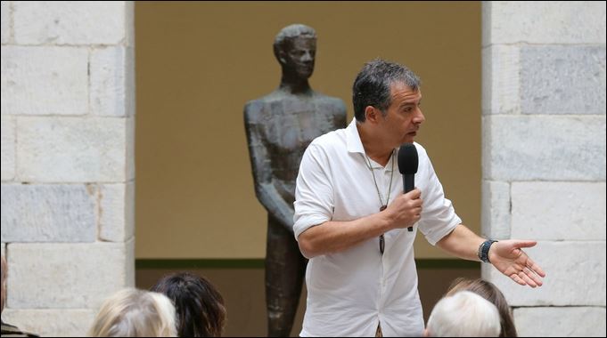 Θεοδωράκης: Εάν το Ποτάμι πάρει 6% θα είναι το παιδί για τα τσιγάρα