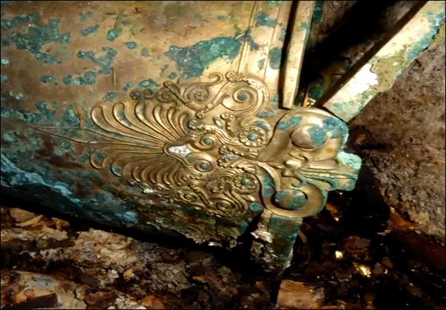 ΒΙΝΤΕΟ-Εντυπωσιακά τα ευρήματα του ασύλητου τάφου στη Βεργίνα