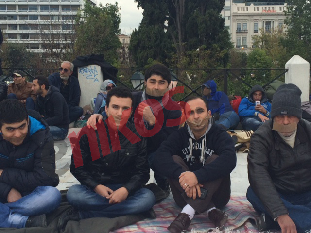 ΦΩΤΟ-Συνεχίζουν την απεργία πείνας οι Σύροι στο Σύνταγμα