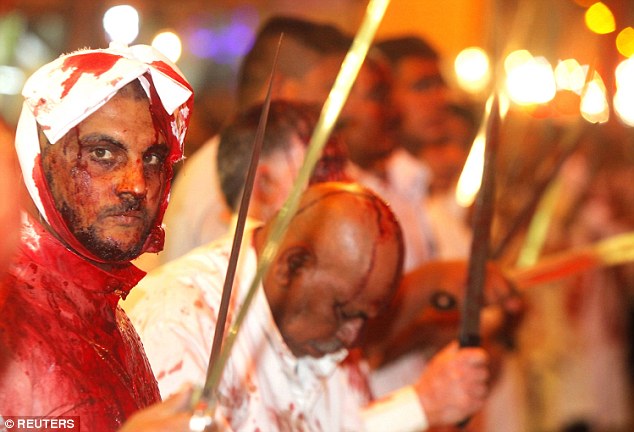Shi'ite Muslims gash their heads with blades as they commemorate Ashura in the Iraqi city of Najaf