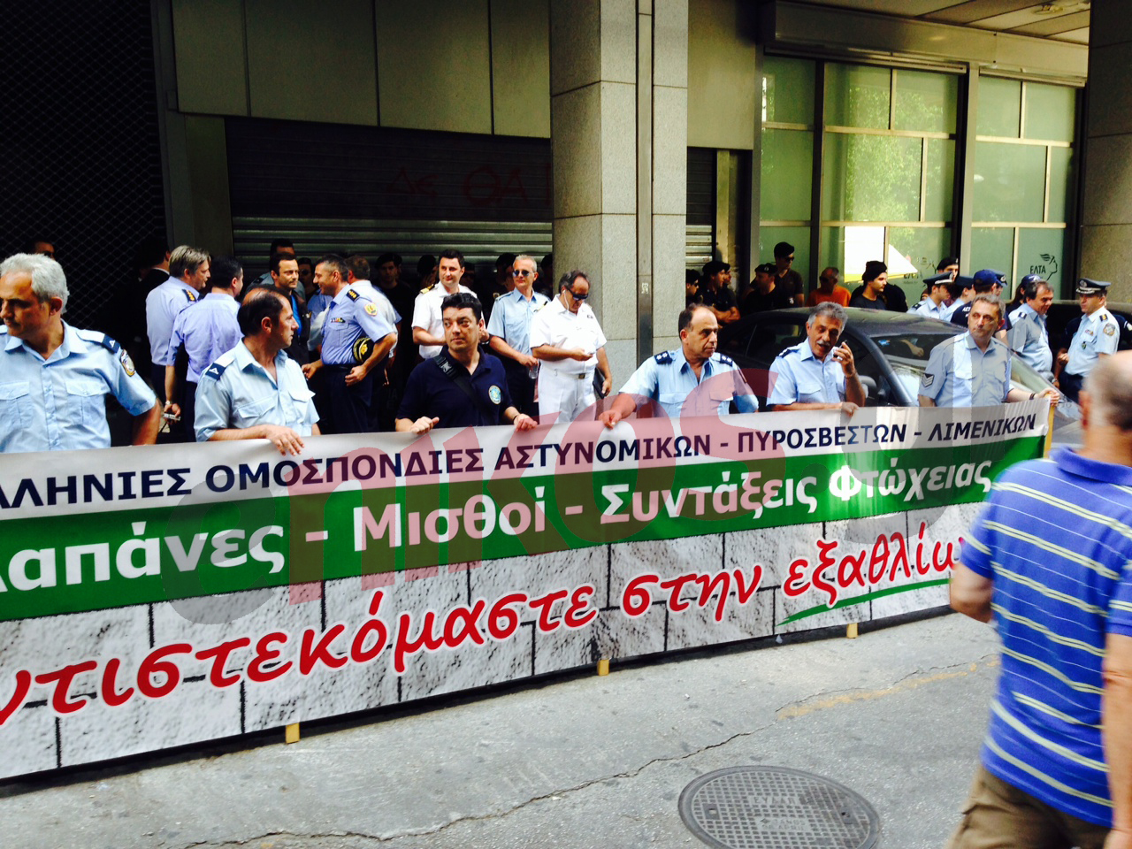 Κατατίθεται τροπολογία για τα μισθολογικά των ενστόλων