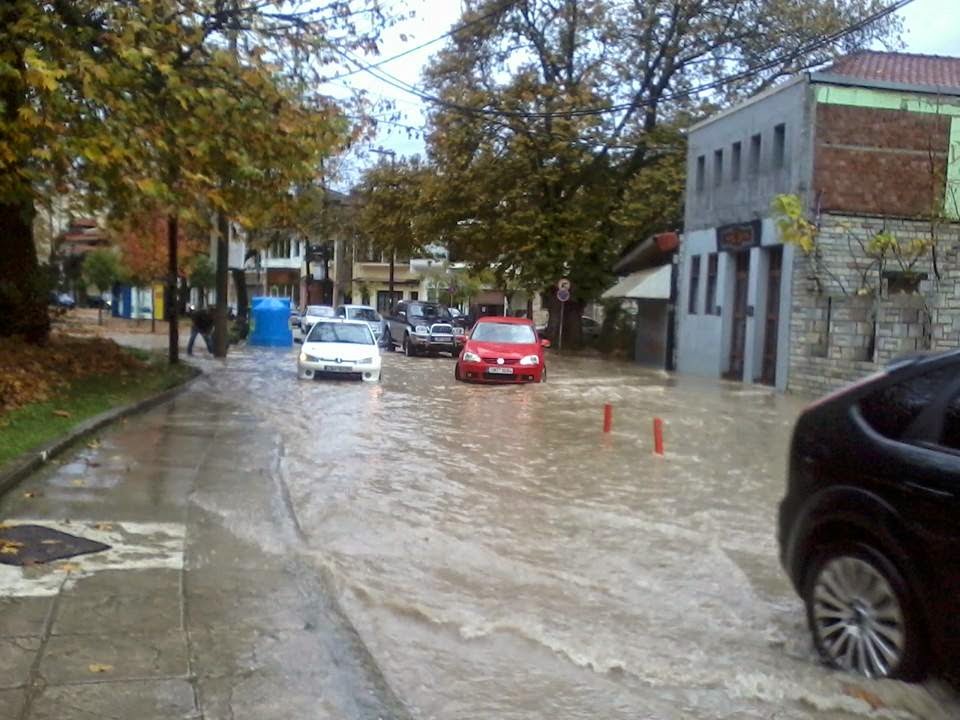 ΦΩΤΟ-“Ποτάμια” οι δρόμοι στα Ιωάννινα