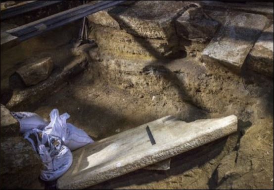 Βρέθηκε σκάλα στον τρίτο θάλαμο του τάφου της Αμφίπολης;