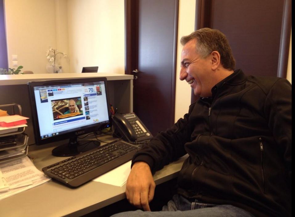 ΦΩΤΟ-Ο Καλαφάτης διασκεδάζει με τη φάρσα του Μητσικώστα στον Μπουτάρη