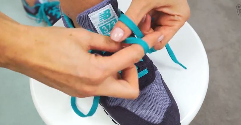 ΒΙΝΤΕΟ-Έτσι θα δέσετε τα κορδόνια σας σε δύο δευτερόλεπτα