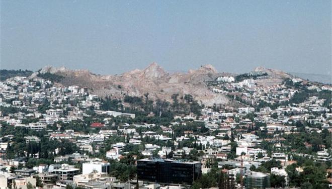 Φθηνό… κεραμίδι και στη Φιλοθέη