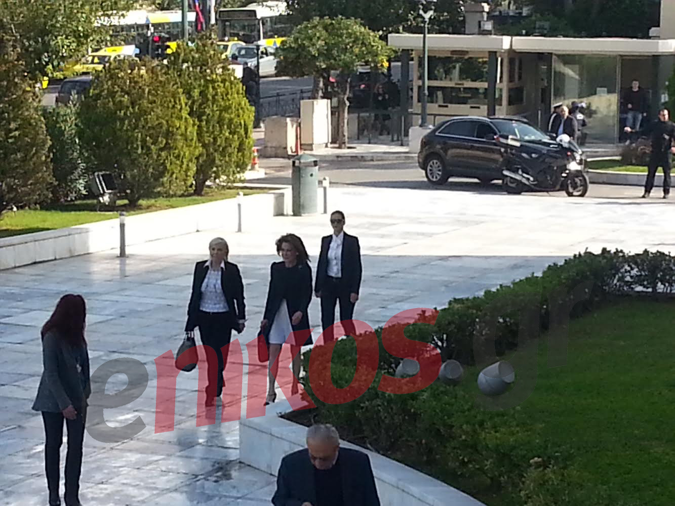 ΦΩΤΟ-Η Γιάννα στη Βουλή για να συναντηθεί με τον Τσίπρα