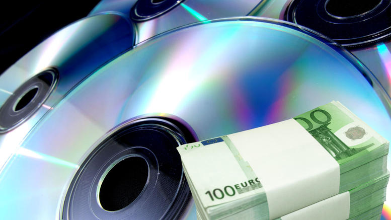 65 cd με ονόματα καταθετών για έλεγχο