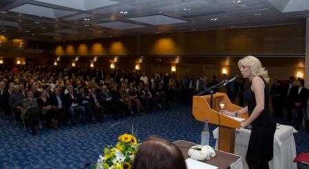 Δύο εκπλήξεις για την Άννα Καραμανλή